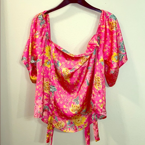 Gorgeous PLUS OFF-THE-SHOULDER TOP - Picture 3 of 3